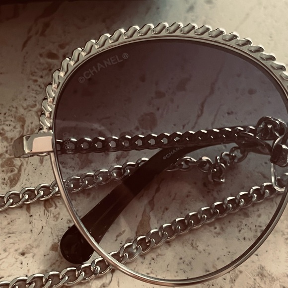 Timeless CHANEL sunglasses with chain,authentic. Sold out out everywhere. - Picture 7 of 12